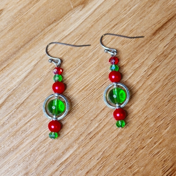 Christmas Red & Green Dangle Pearls, Glass Beads, & Crystals Earrings Handmade - Picture 1 of 3
